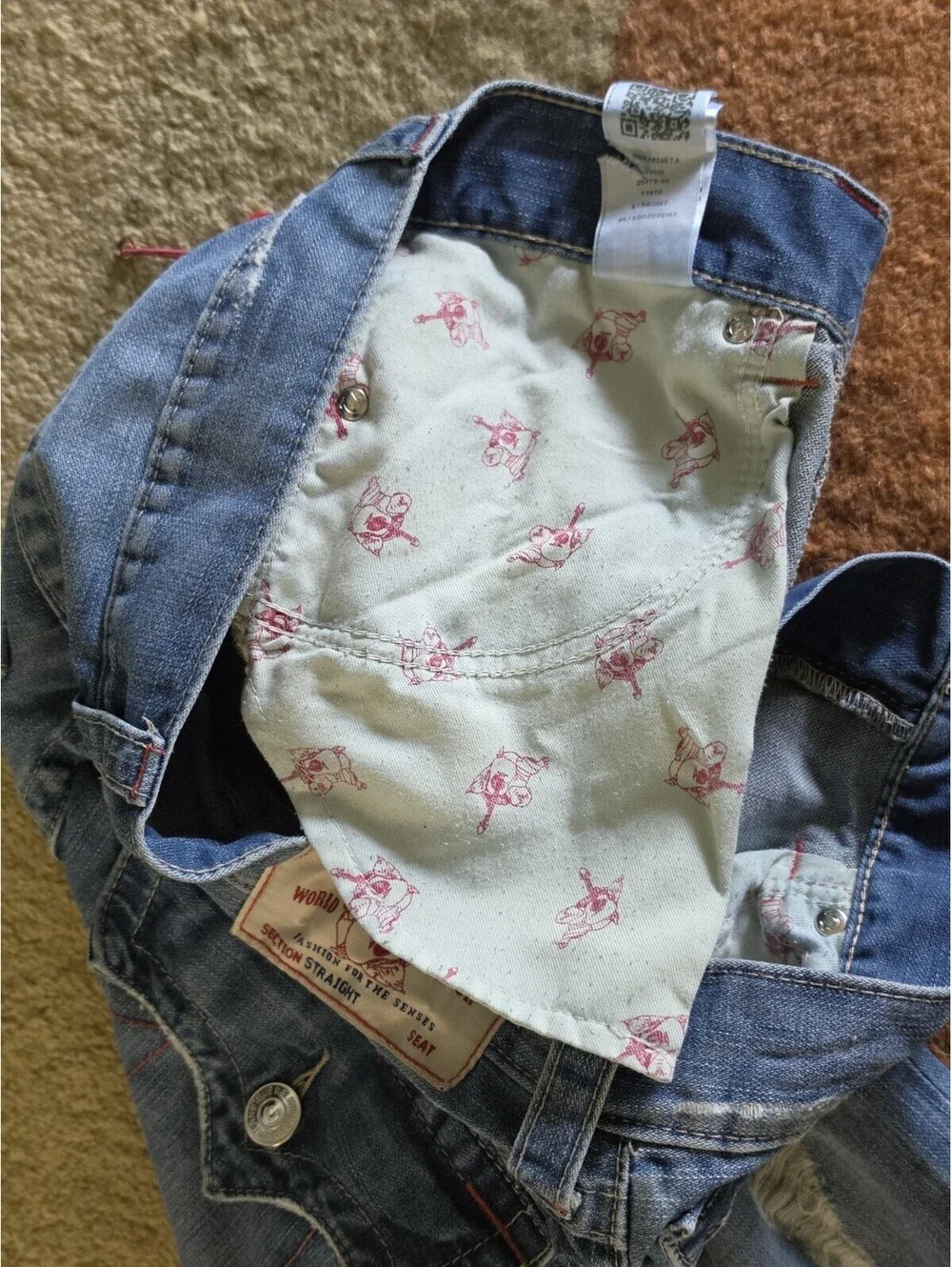 True Religion Mens Semi Distressed Jeans  Sz 30x32